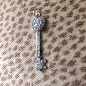 Sterling silver key pendant🤍